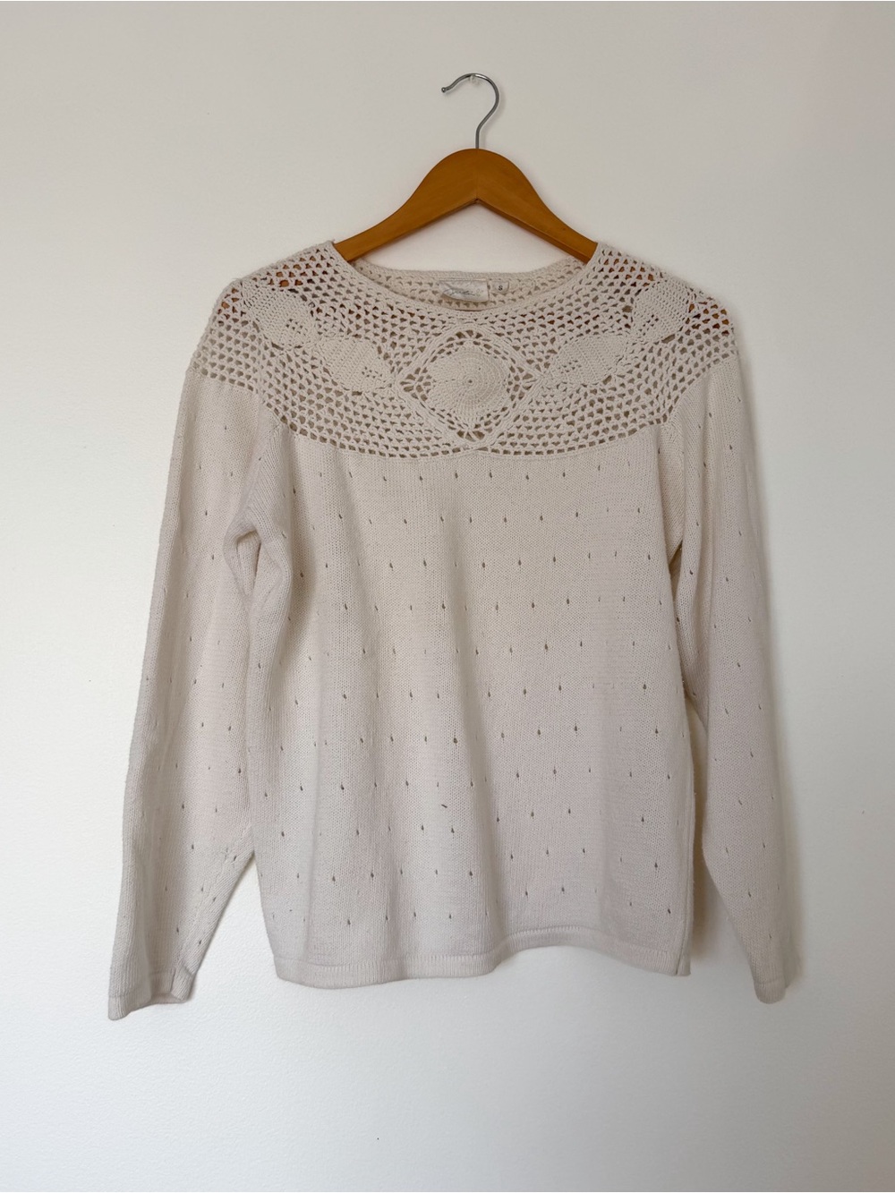 Comfy 100% cotton vintage yoke white sweater with dainty knitted lace detail